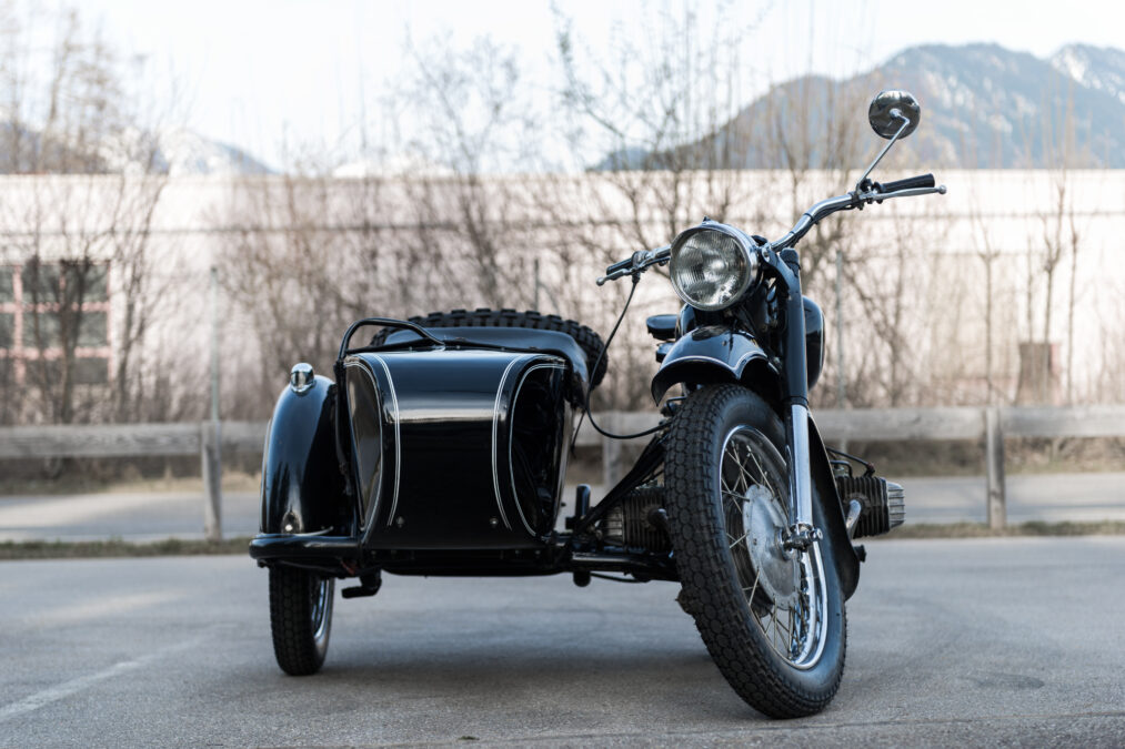 frontview of black old oldtimer motorcycle with sidecar